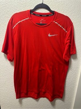 Men’s Nike shirt size large